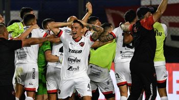 ¡Patronato histórico! Le ganó 1-0 a Talleres por un gol de carambola y levantó la Copa Argentina en Mendoza