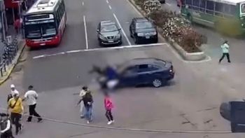 Manejaba en ojotas y desató una tragedia en Lanús: tres jubiladas fueron atropelladas frente a la estación