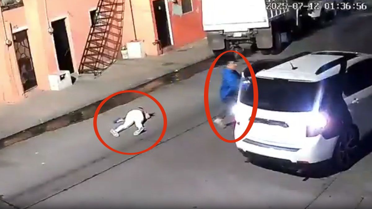 El asesino, luego de matar a su expareja, abandona el lugar en camioneta y escapa. (Foto: captura de TV)