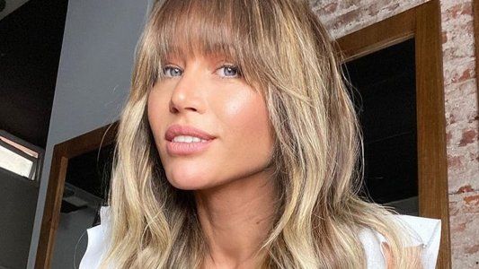 Adabel Guerrero en la pileta se animó a subirse a un pato inflable en bikini