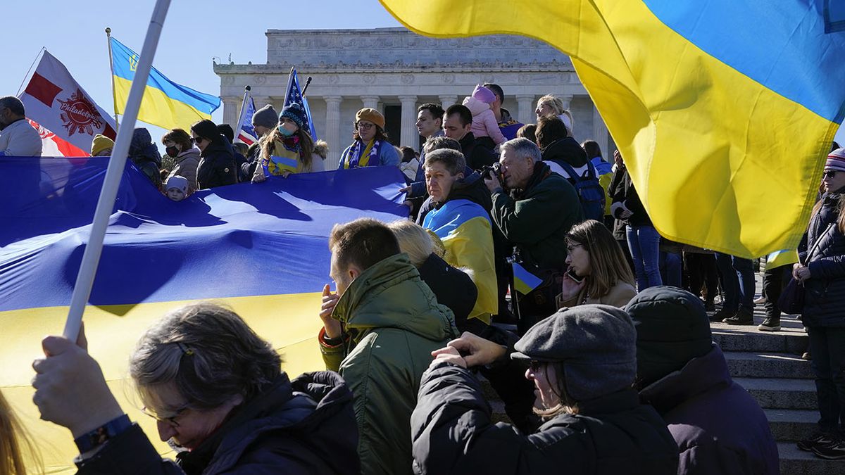  Putin reconoció la independencia de dos provincias separatistas y rusoparlantes del este de Ucrania