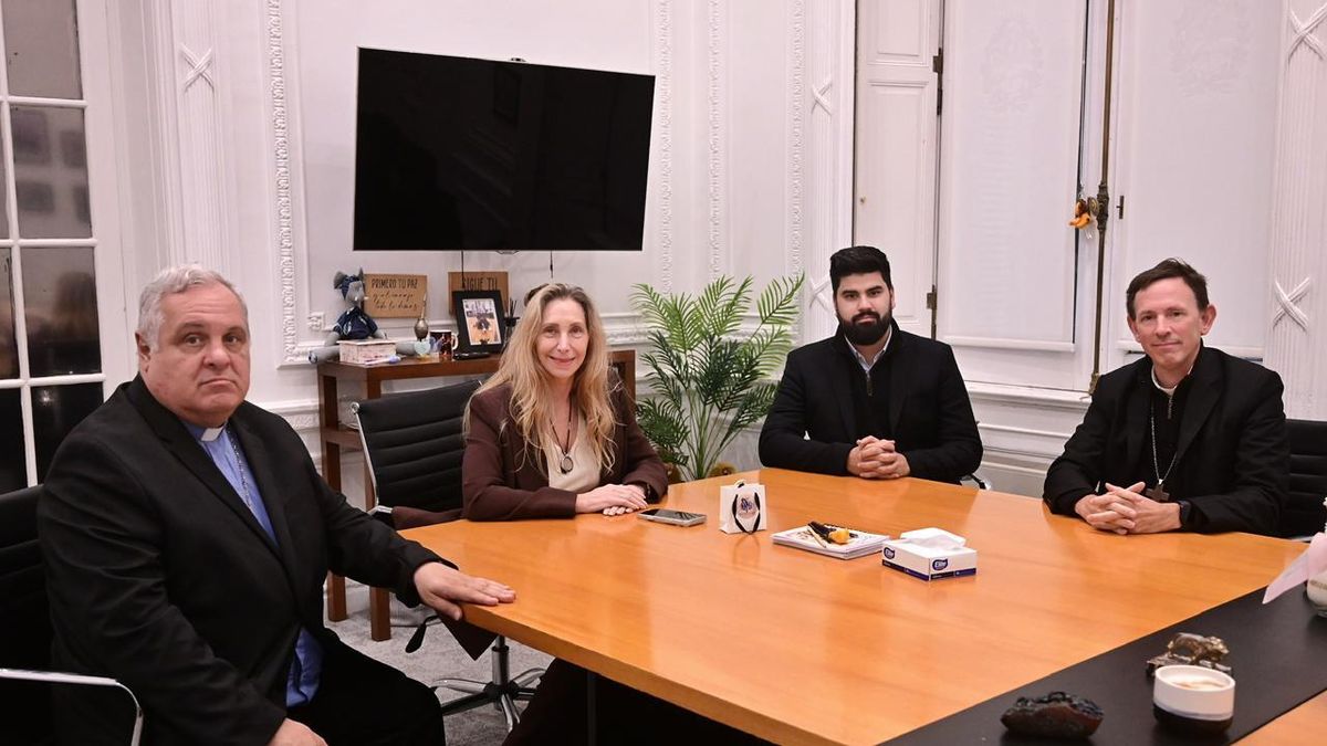 Karina Milei mantuvo un encuentro esta tarde en Casa Rosada con el presidente de la Conferencia Episcopal Argentina, monse&ntilde;or Marcelo Colombo. (Foto: Presidencia)