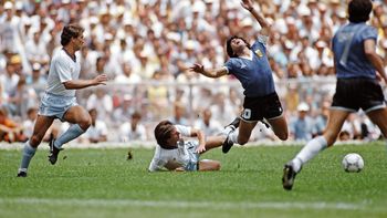 La FIFA homenajeó a Diego Maradona con un video de los patadones que sufrió en México 86