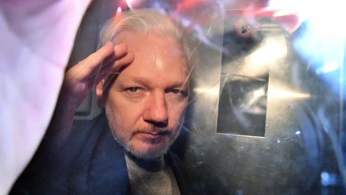 La justicia británica emitió este miércoles la orden formal que autoriza la extradición del fundador de WikiLeaks, Julian Assange a Estados Unidos (Foto: AFP)