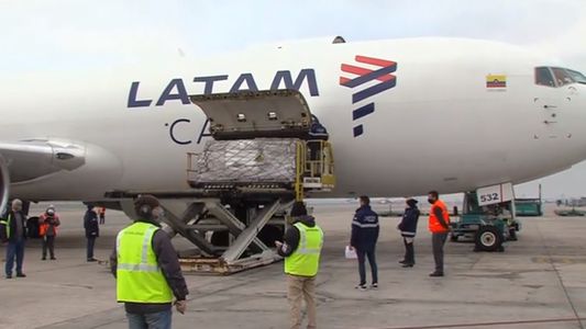 Vacunas AstraZeneca: llegaron más de un millón de dosis desde Estados Unidos