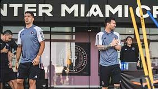 En el reencuentro con Suárez, Messi juega su primer amistoso con Inter Miami en El Salvador