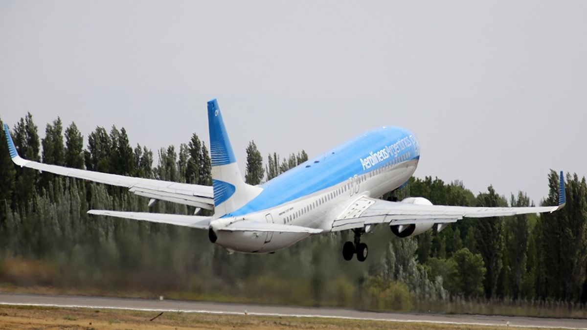 Partió el tercer vuelo de Aerolíneas Argentinas hacia Roma en búsqueda de repatriados de Israel. (Télam)