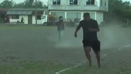 Aterrador: un grupo de sicarios irrumpió a los tiros en pleno partido de fútbol