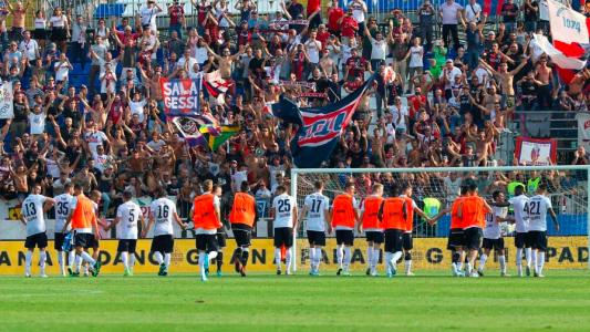 Los jugadores de Bologna ganaron un partidazo y visitaron a su entrenador en el hospital