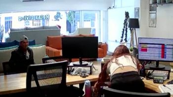 Un hombre ingresó a una mueblería de Rosario haciéndose pasar por cliente y agredió brutalmente a una joven de 23 años.