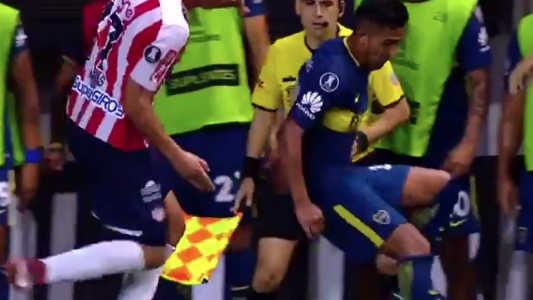 El exquisito caño con pisada de Emanuel Bebelo Reynoso