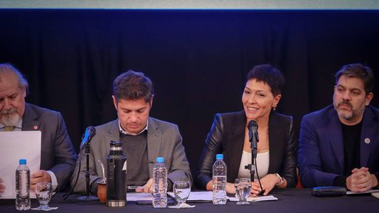 Fuerza Patria tuvo su primera foto en unidad: Kicillof reapareció con Mayra Mendoza tras el cierre de listas