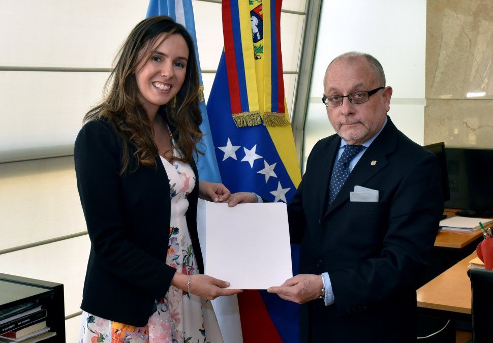 Argentina reconoció formalmente como embajadora de Venezuela a la funcionaria designada por Guaidó