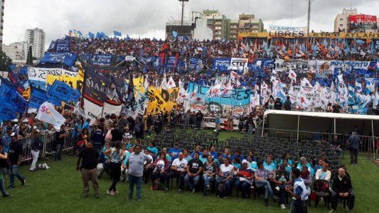 Con un multitudinario (y diverso) acto, los piqueteros se mostraron dispuestos a un frente nacional