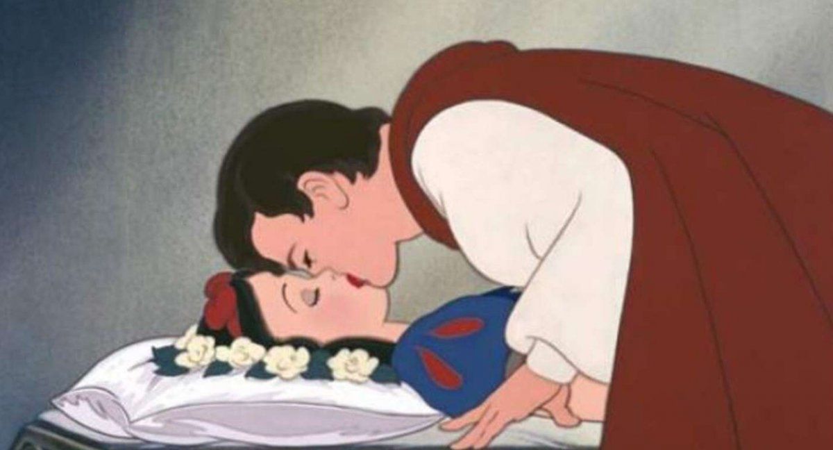 Polémica por el beso entre el príncipe y Blancanieves.