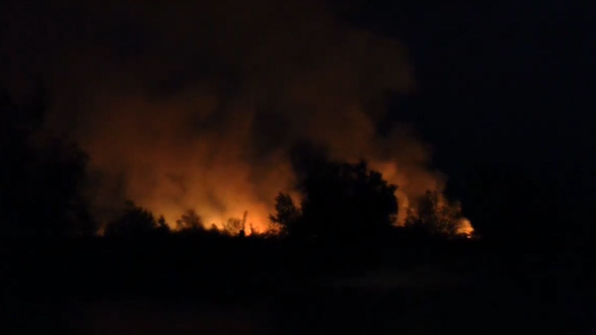 Impresionantes imágenes: sigue la lucha contra el fuego en las islas del Paraná