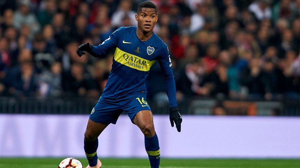 El momento en el que Wilmar Barrios abandona el micro de Boca para viajar a Rusia
