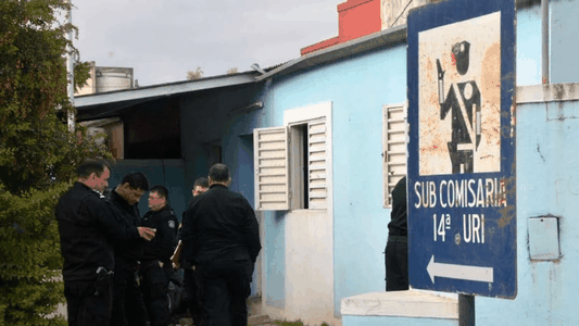 Durante una protesta murieron dos presos en una subcomisaría de Santa Fe