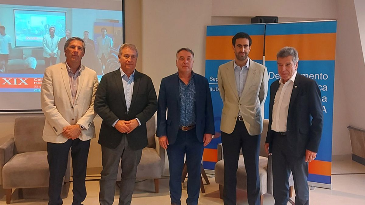 Impuestos: Empresarios hoteleros y gastronómicos de FEHGRA reclaman la aplicación de la correcta alícuota del IVA para su industria.
