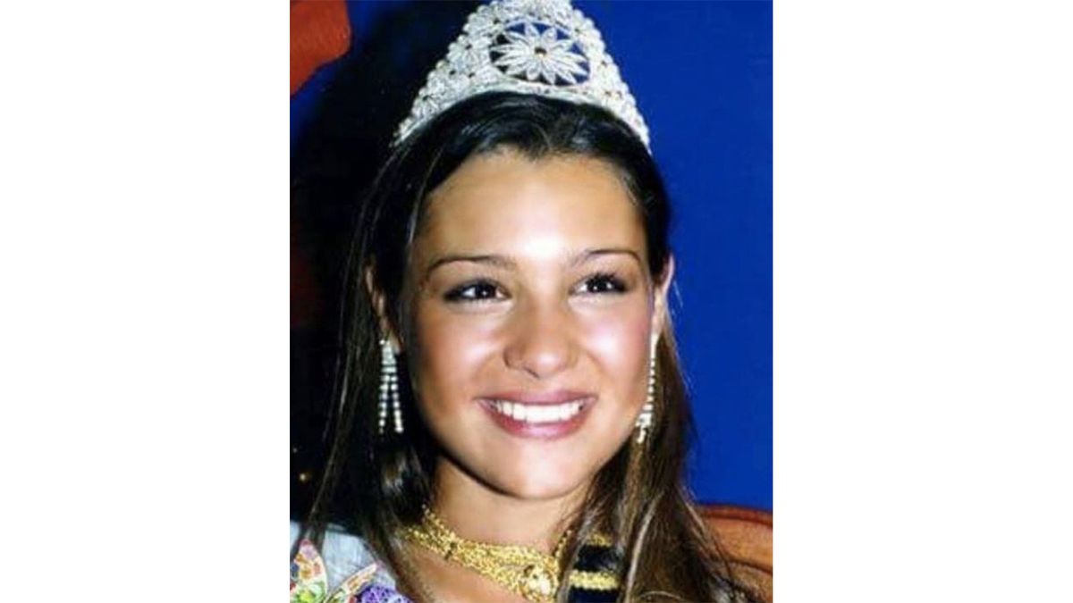 Todas las fotos: As&iacute; luc&iacute;a Pampita a los 16 a&ntilde;os, como Reina Nacional de los Estudiantes
