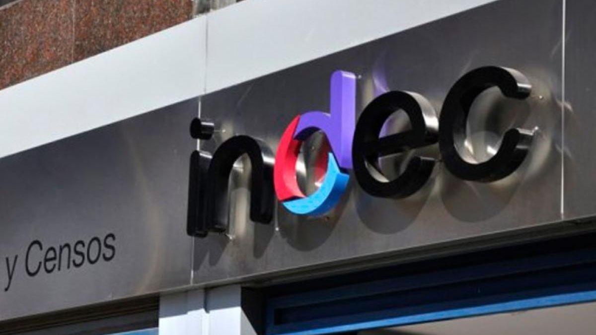 El INDEC reveló que hay casi 20 mil empleados públicos menos a nivel nacional desde que asumió Javier Milei. (Foto: Télam).