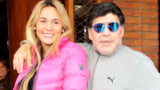 Qué le reclama Rocío Oliva a Diego Maradona en la demanda que presentó el 30 de diciembre