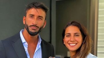 El insólito detalle en una foto romántica de Cinthia Fernández y Roberto Castillo que desató críticas