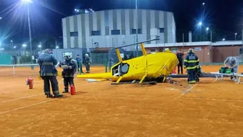 Cayó un helicóptero en una cancha de tenis en Palermo y hubo al menos tres heridos