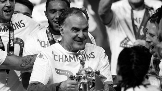El Leeds de Bielsa goleó en la última fecha, celebró el título y el Loco logró un récord inédito con el club