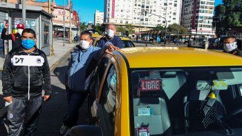 Héroes invisibles: la historia de los 205 taxistas que socorren a pacientes con COVID en la Ciudad