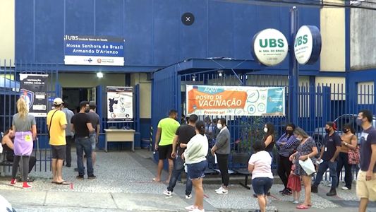 Brasil inicia la aplicación de una tercera dosis contra el coronavirus