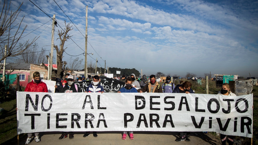 A un año de la toma de Guernica: la historia de Vicky, mamá de 4 hijos, que sigue esperando una respuesta tras el desalojo