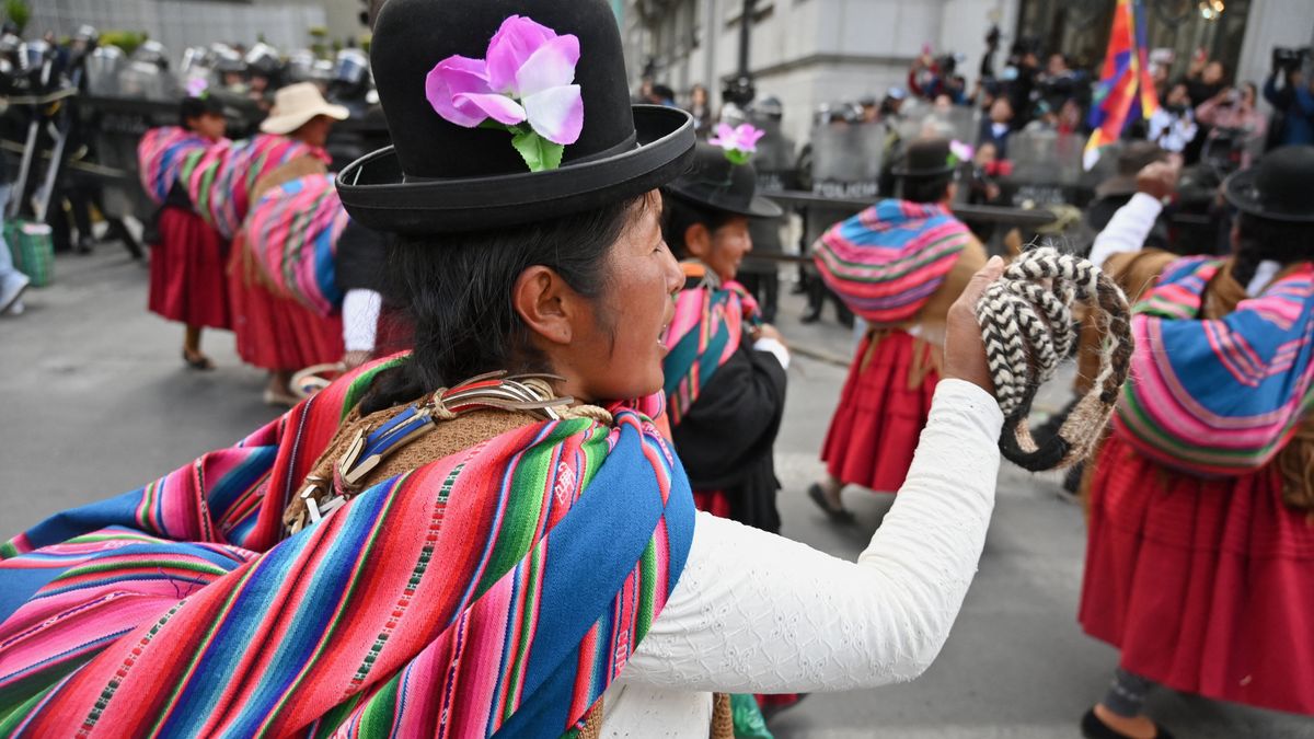 Mujeres de la comunidad Aymará tomó el centro de la capital para protestar.