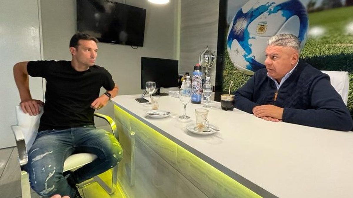Lionel Scaloni y Claudio Chiqui Tapia se reunieron en Ezeiza.&nbsp;