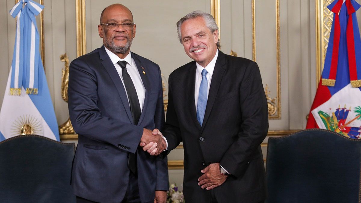 Ariel Henry, el primer ministro de Hait&iacute;, en su reuni&oacute;n bilateral con Alberto Fern&aacute;ndez en Buenos Aires, durante la cumbre del CELAC (Foto: T&eacute;lam).