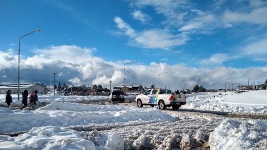 La nieve dejó sin luz a más de 21.000 usuarios en Bariloche y El Bolsón