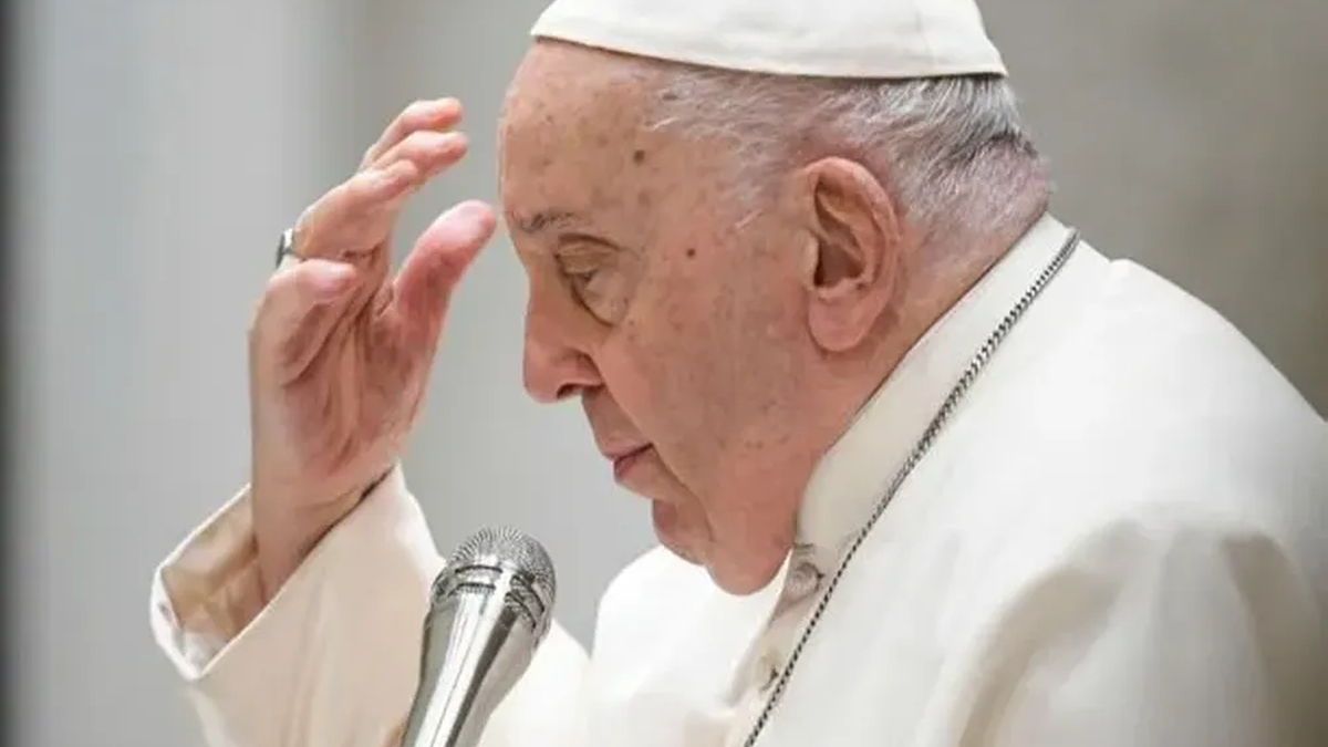 El Papa Francisco pasó una noche tranquila tras sufrir una nueva crisis respiratoria