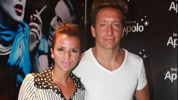 La llegada de Nico Vázquez y Gimena Accardi al teatro Mar del Plata