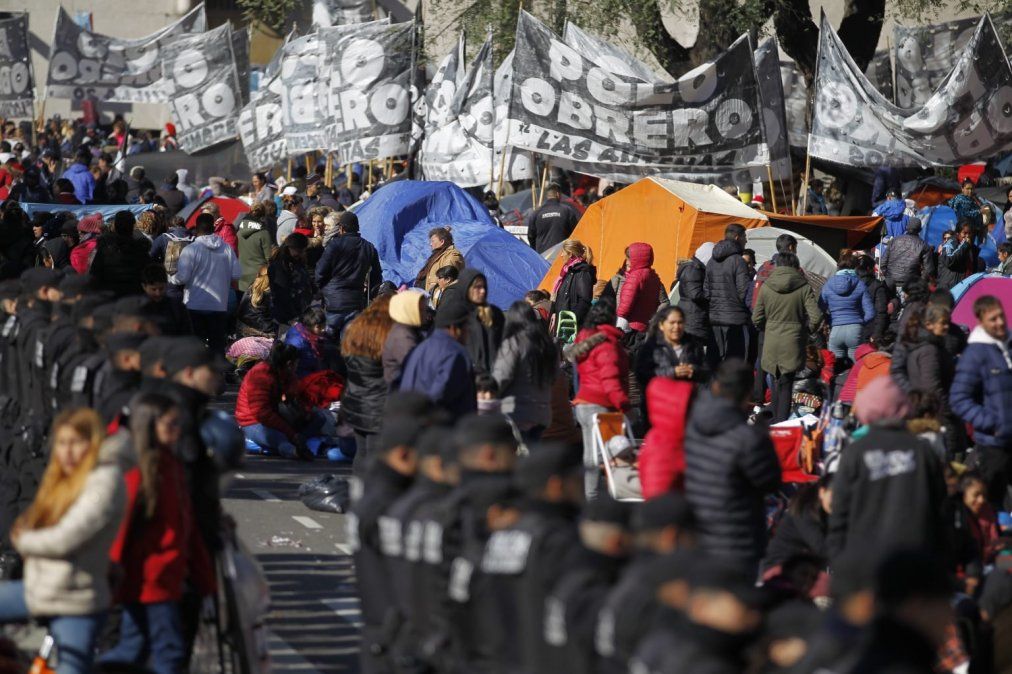 Desde el PJ insisten con el mensaje a los movimientos sociales: Es necesario que se tranquilicen y estén en casa, no en la calle