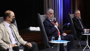 Mientras los privados la dan en torno al 60% para este año, el gobierno habla de inflación monopólica