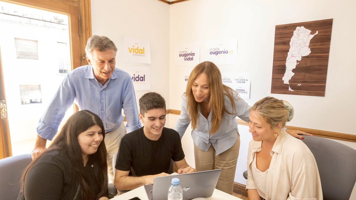 María Eugenia Vidal presentó su búnker de campaña en Retiro con Mauricio Macri. (Télam)