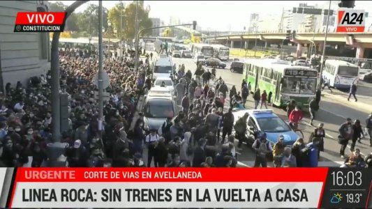 Constitución: manifestantes levantaron la protesta, pero sigue el amontonamiento frente a la estación de tren