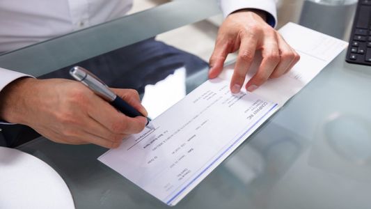 Rescatan a un hombre secuestrado gracias al mensaje que escribió en un cheque