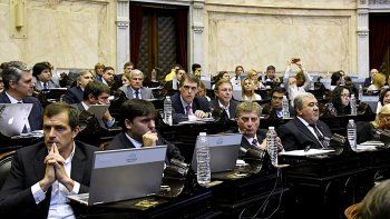 El peronismo dejó de ser “racional” y cruzó al Gobierno por el recorte de asignaciones familiares