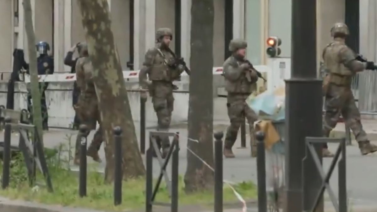 Un hombre entró al consulado de Irán y causó pánico en París: portaba un cinturón de falsos explosivos. (Foto: captura de video)