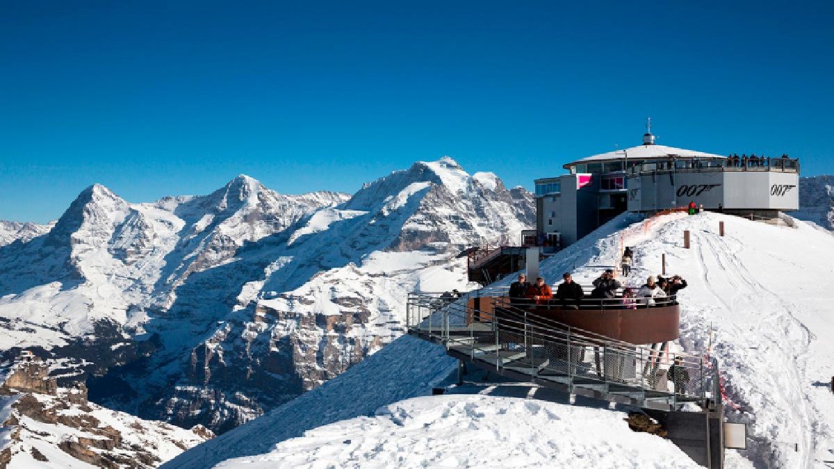 En 1967 se construyó un teleférico que facilitada el acceso desde la localidad de Mürren. Ernst Feuz
