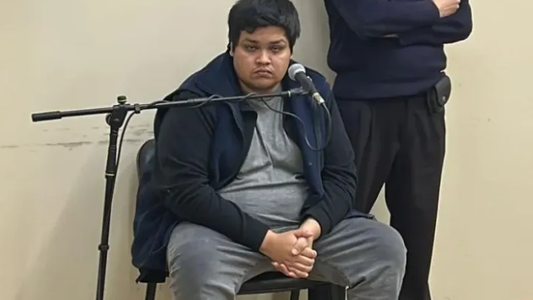 Vendía fotos de sus compañeras desnudas con IA y fue condenado por explotación sexual infantil