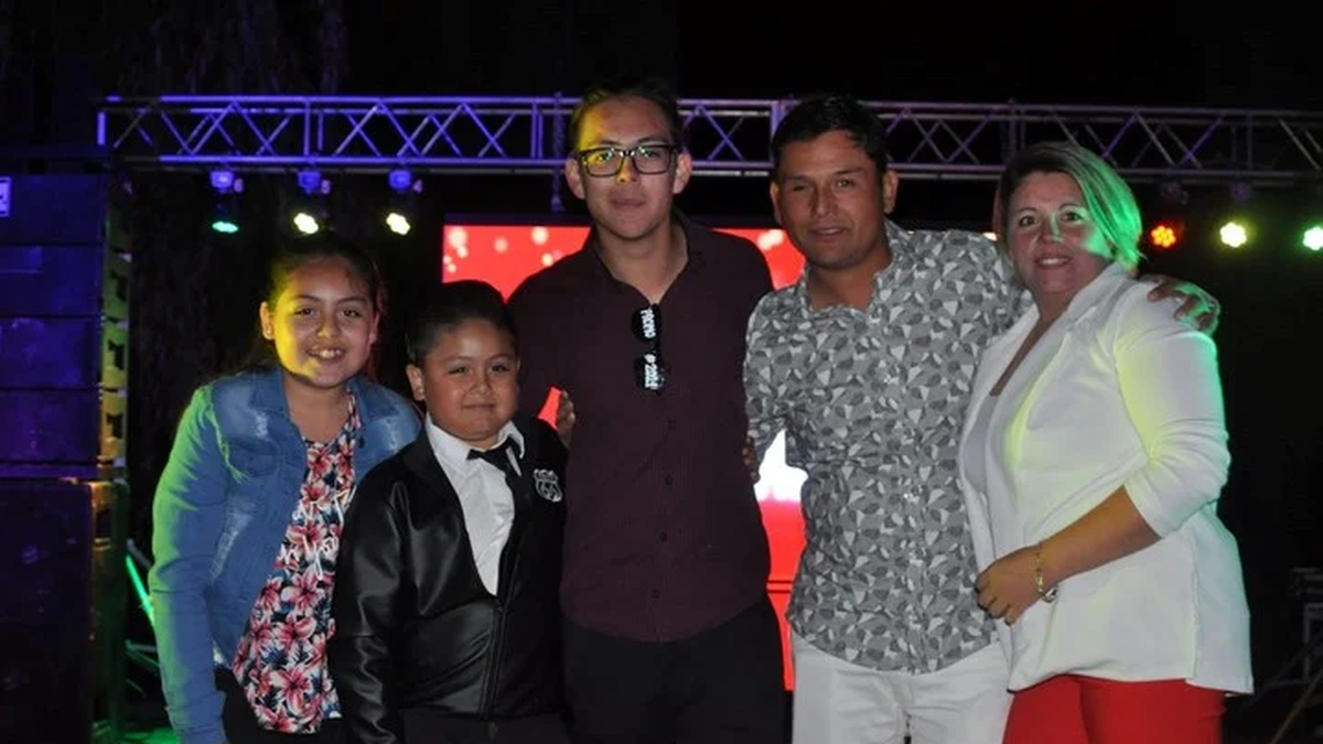 Vivi&oacute; adentro de una camioneta para cumplir el sue&ntilde;o de ser docente