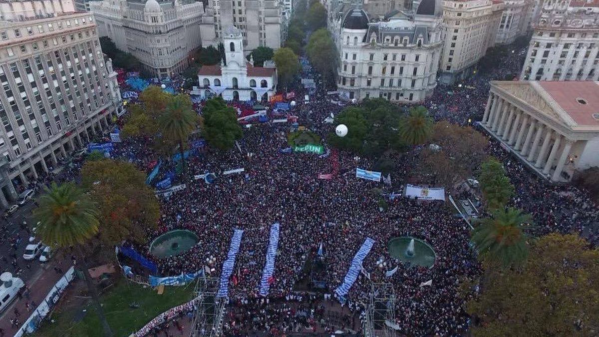 El oficailismo convoca a una movilización en las calles contra la Corte Suprema de Justicia. Podría ser el 25 de mayo con Cristina Kirchner como oradora. Foto: Twitter Wado De Pedro.