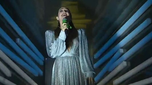 Ángela Torres cantó el himno nacional en la inauguración de los JJ.OO. con un pañuelo verde